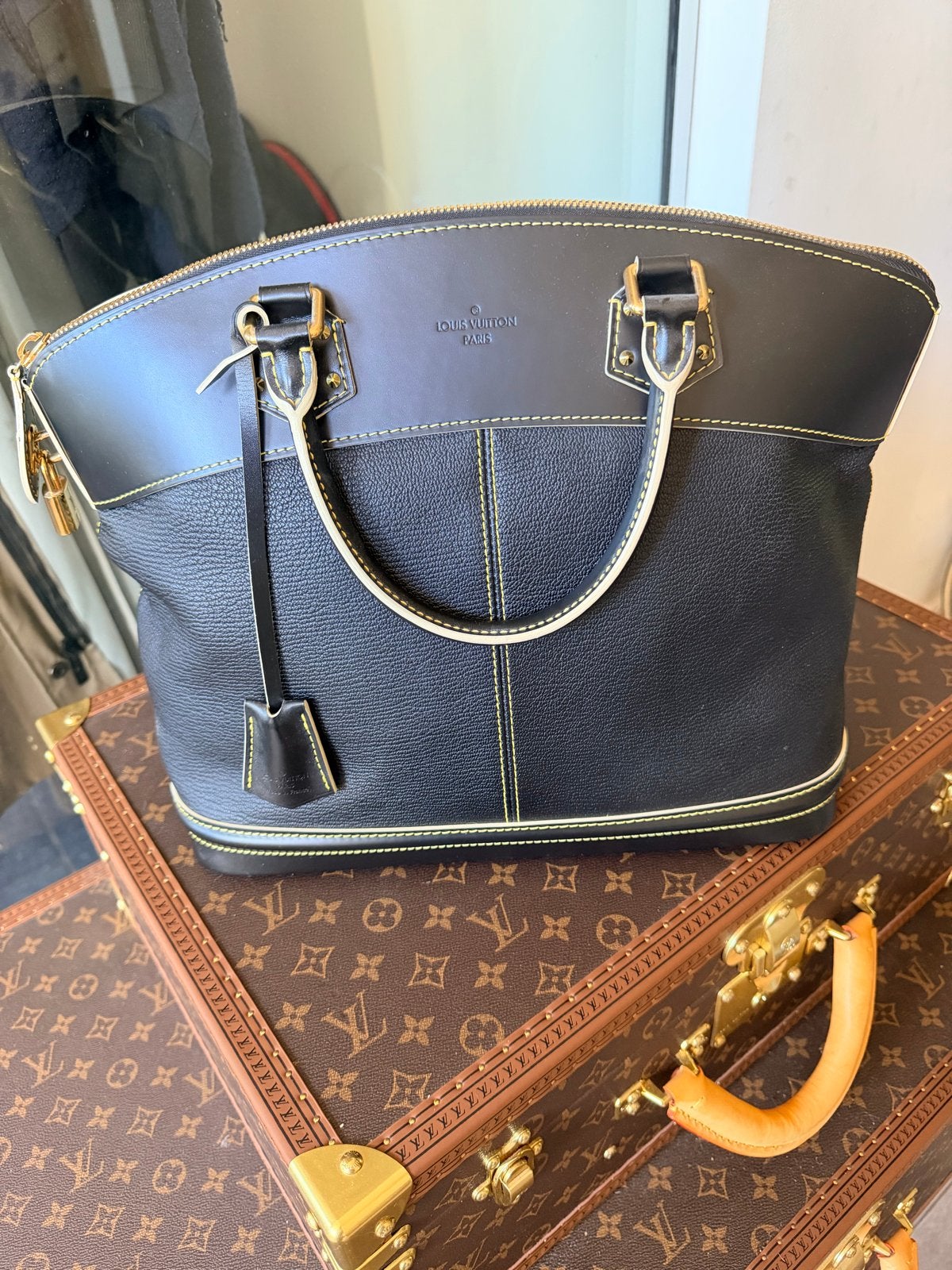 Louis Vuitton Suhali Lockit Handtas Zwart