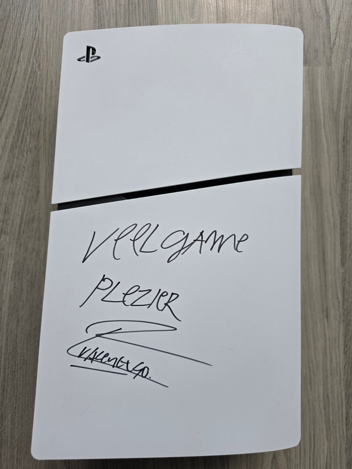 Nieuwe PS5 Disc Gesigneerd door Feyenoord-aanvoerder Valente, Spelcomputers en Games, 1 Sony Place, San Mateo, CA 94401, USA, Playstation 5