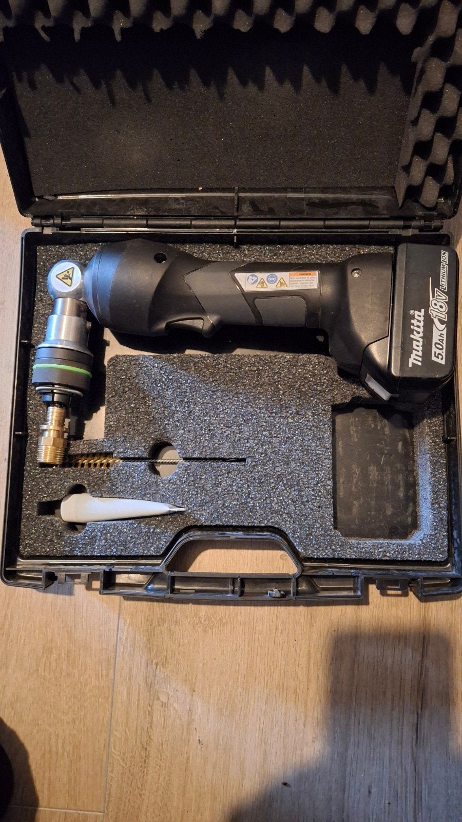 Makita Accu-persgereedschap met koffer en accessoires, Ophalen of Verzenden, Gebruikt