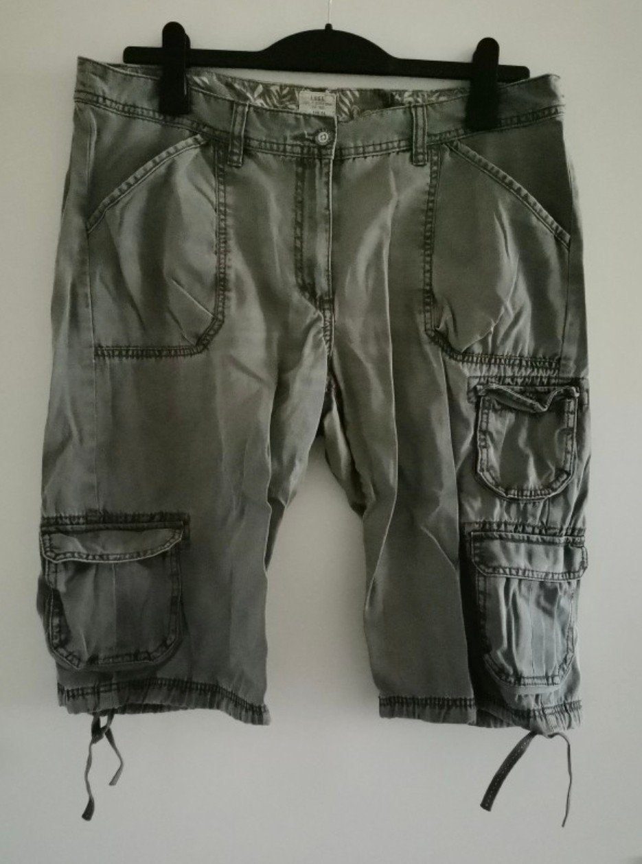 LOGG groene korte broek Mt 44 ZGAN

Taille 94 cm
Lengte 64 c, Kort, Maat 42/44 (L), Ophalen of Verzenden, Zo goed als nieuw