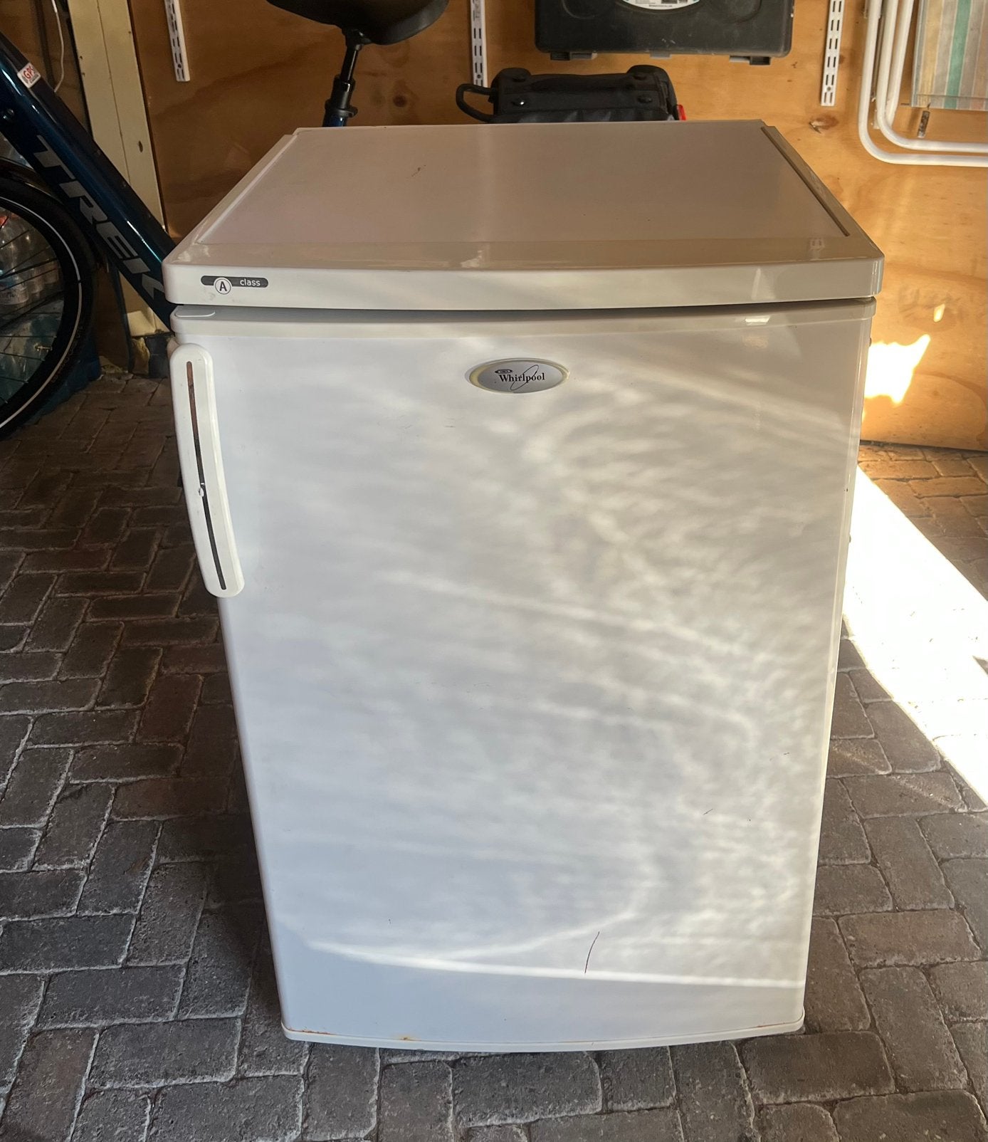 Koelkast Whirlpool, Witgoed en Apparatuur, Ophalen, Zonder vriesvak, Minder dan 85 cm, 200 liter of meer