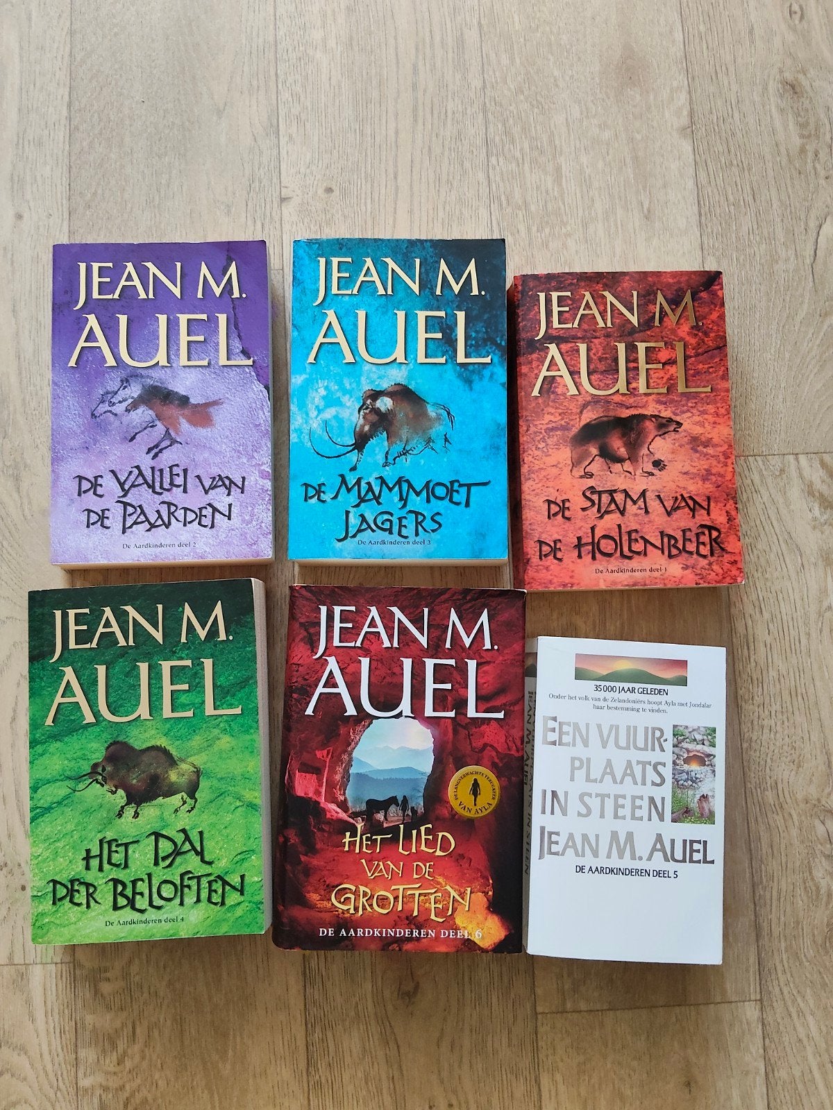 Jean M. Auel - De Aardkinderen serie (6 boeken), Boeken, Ophalen of Verzenden, Gelezen, Jean M. Auel