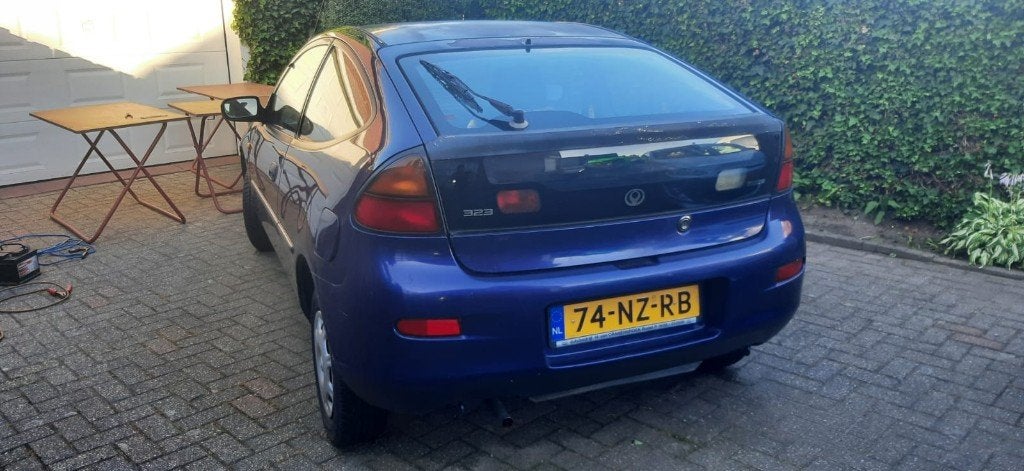Mazda 323 1.3 I HB LX 1995 Blauw, Auto's, Mazda, Voorwielaandrijving, 4 cilinders, Handgeschakeld, Particulier