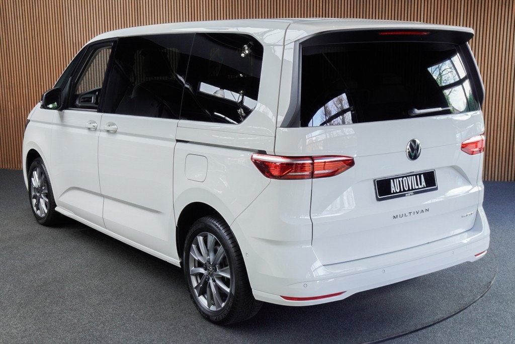 Volkswagen Multivan 1.4 eHybrid 7p. Pano Navi Camera ACC PDC, Auto's, Volkswagen, Gebruikt, 7 stoelen, Wit, 1600 kg