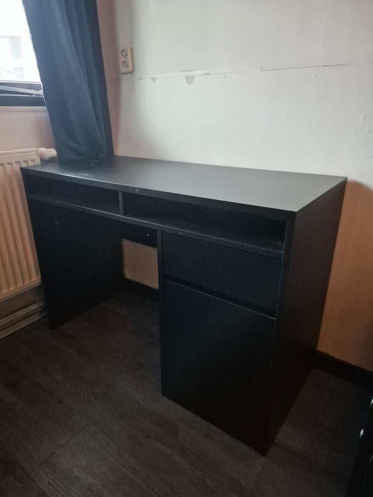 Karwei bureau, bijna niet gebruikt, Ophalen, Zo goed als nieuw, Jysk, Opbergruimte