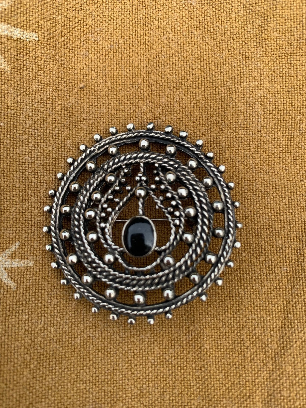 Zilveren (?) broche met zwarte onyx, Ophalen of Verzenden, Zo goed als nieuw, Zilver