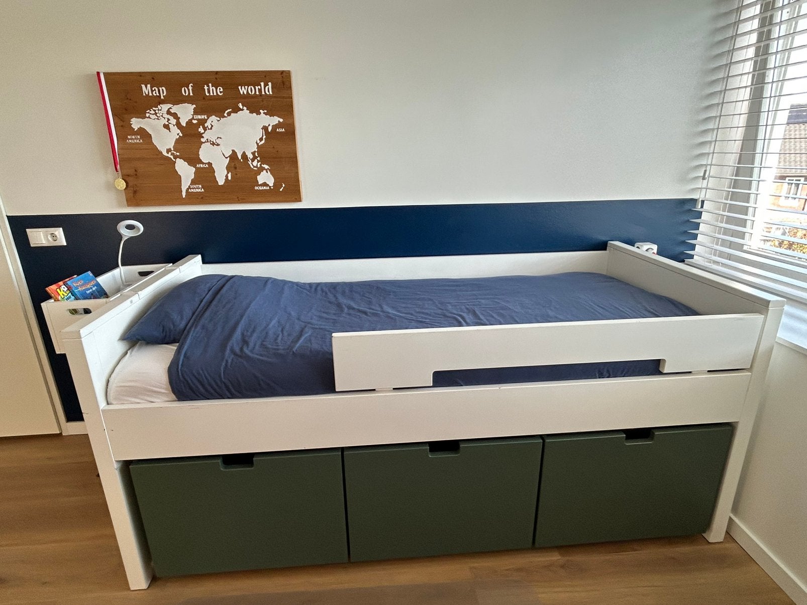 Complete kinderkamer Bopita, bed, kast en bureau, Ophalen, Gebruikt, Jongetje of Meisje