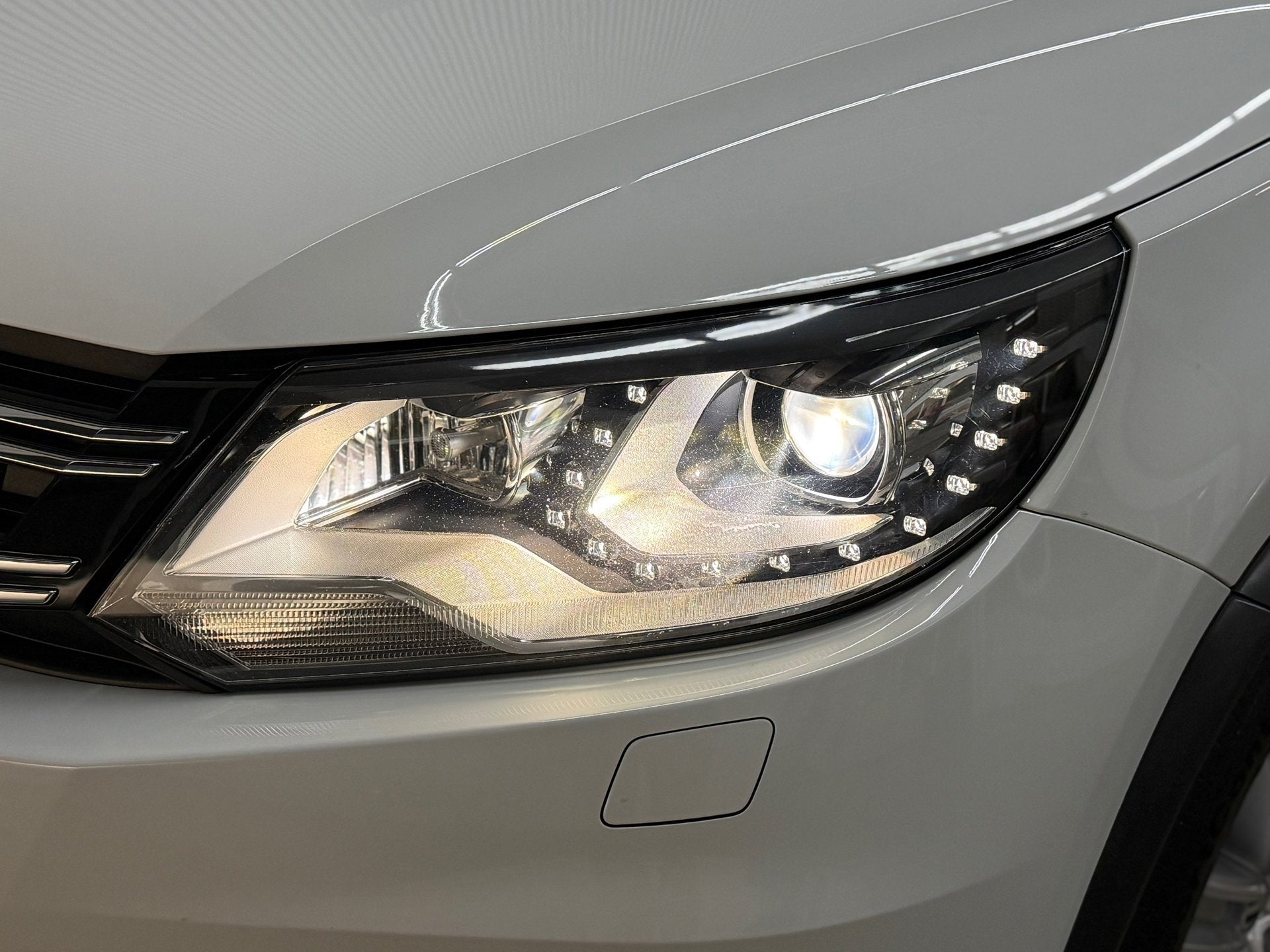 Volkswagen Tiguan 2.0 TSI R-line 4Motion 2014 DSG XENON TREK, Auto's, Automaat, Euro 5, Gebruikt, Zwart