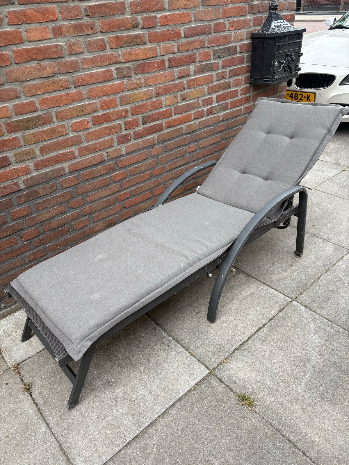Ligbed met kussen - verstelbaar en comfortabel, Tuin en Terras, Ligbedden, Ophalen, Gebruikt, Metaal, Verstelbaar
