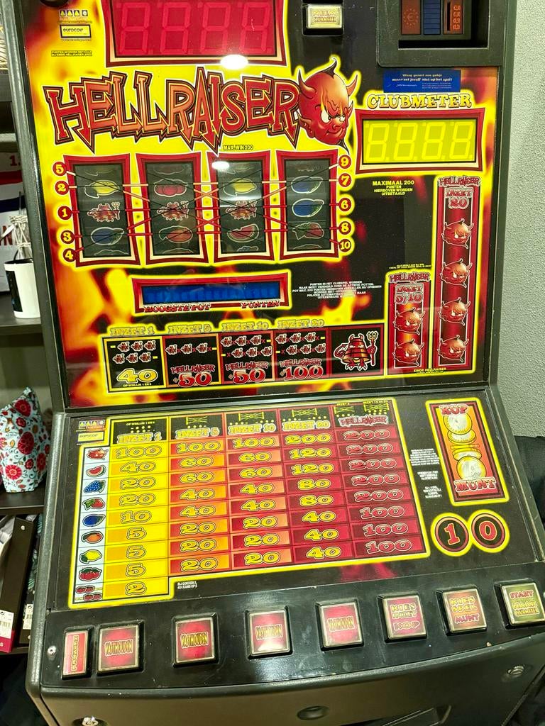 Hellraiser Gokkast - Klassieke Fruitautomaat, Euro, Ophalen, Zo goed als nieuw, Met sleutels