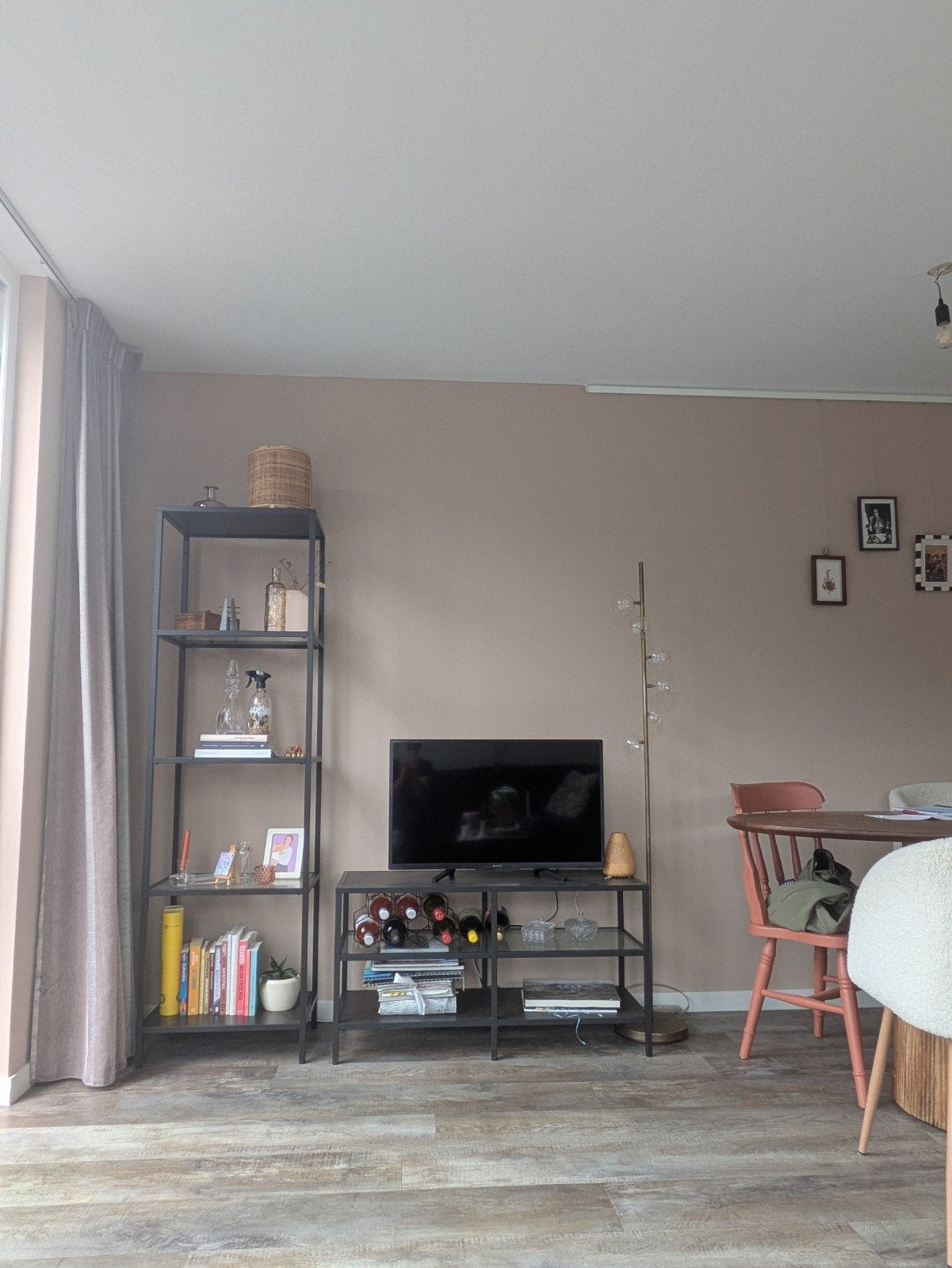 IKEA Vittsjö stellingkast en tv-meubel, zwart/glas, Ophalen, Zo goed als nieuw