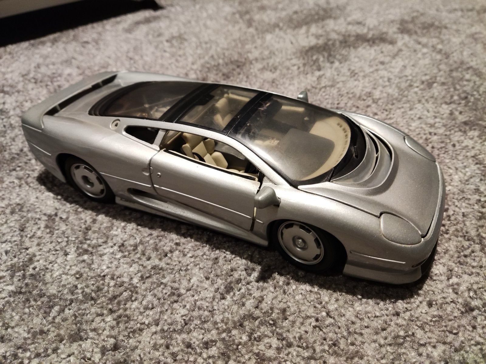 Modelauto 1:18 Jaguar XJ220, Hobby en Vrije tijd, Ophalen of Verzenden, Gebruikt, Auto, Maisto