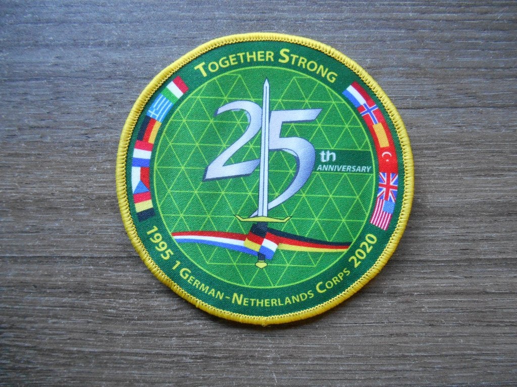 1ste Duits Nederlandse Korps badge 25 jarig jubileum, Ophalen of Verzenden, Landmacht, Nederland, Embleem of Badge