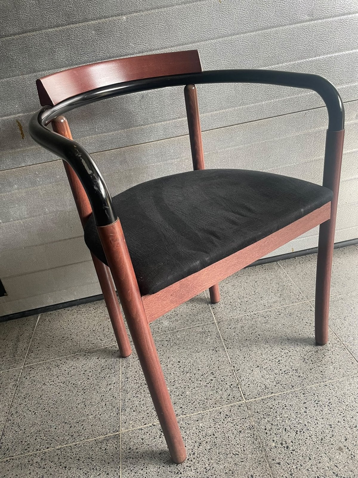 Houten stoel met zwart metalen frame, Ophalen, Gebruikt, Zwart, Eén