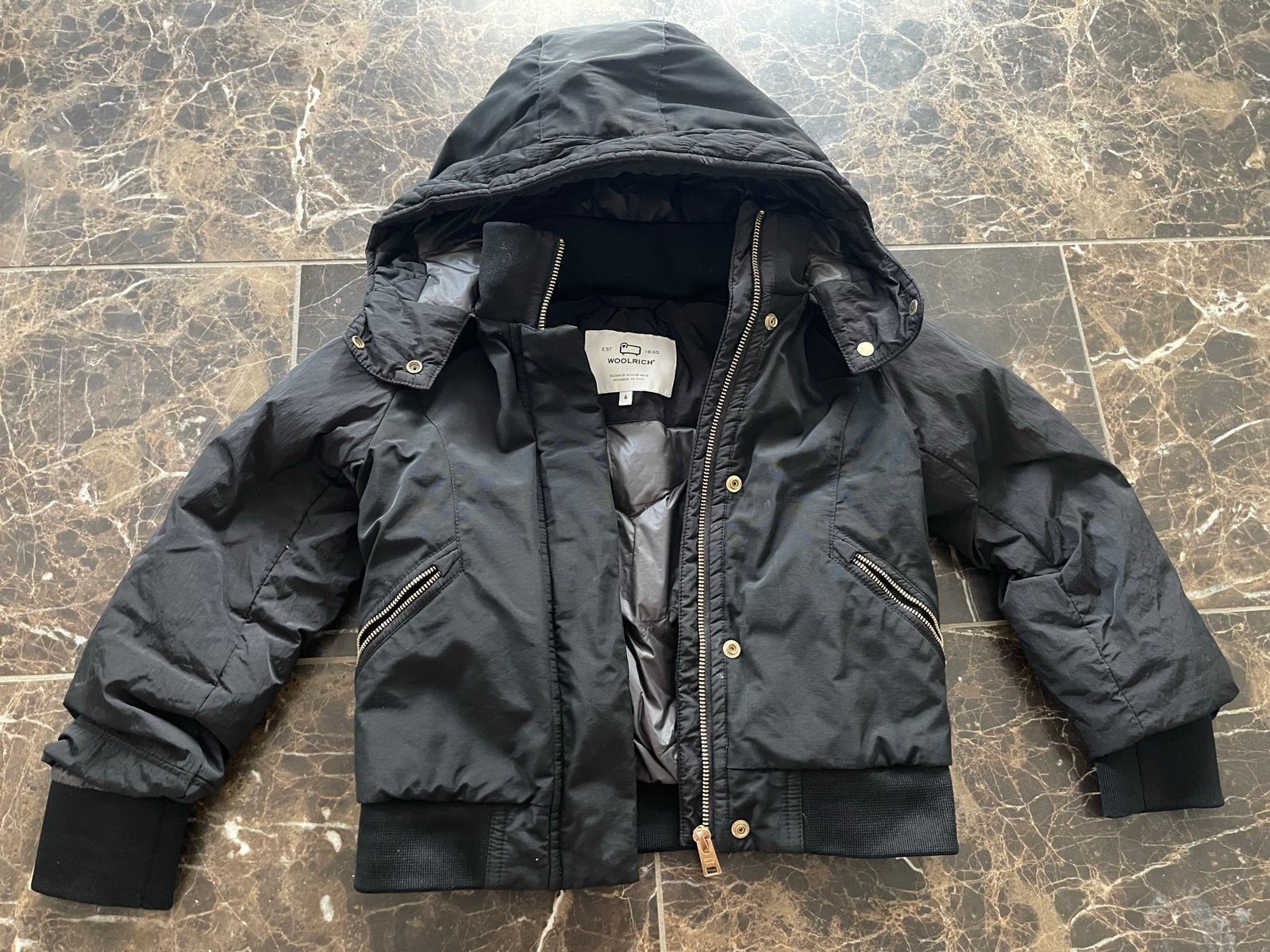 Woolrich Zwarte Bomberjack met Capuchon - 6 jaar, Kinderen en Baby's, Ophalen, Zo goed als nieuw, Jongen