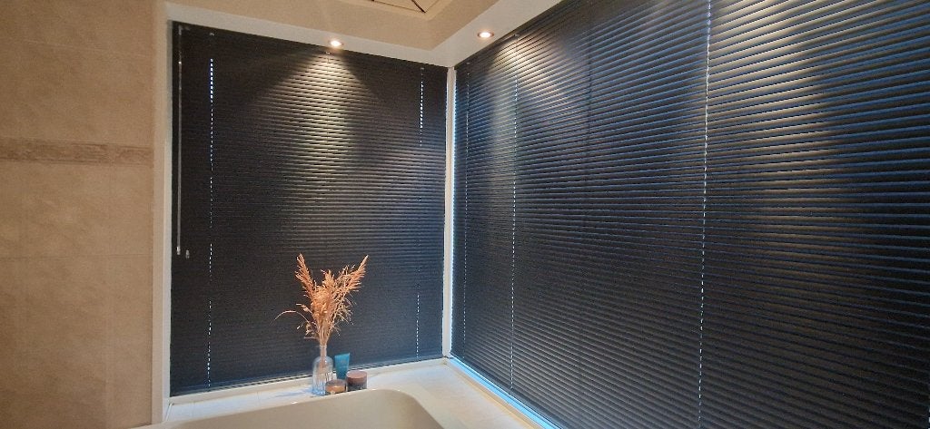 Luxaflex zwart, 2 stuks, Ophalen, Gebruikt, Zwart