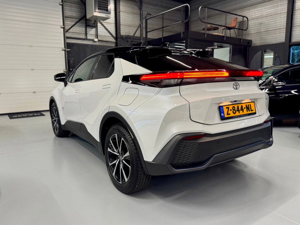Toyota C-HR 1.8 Hybrid 140 First Edition NIEUWSTAAT, Auto's, Toyota, 725 kg, Euro 6, 4 cilinders, Wit
