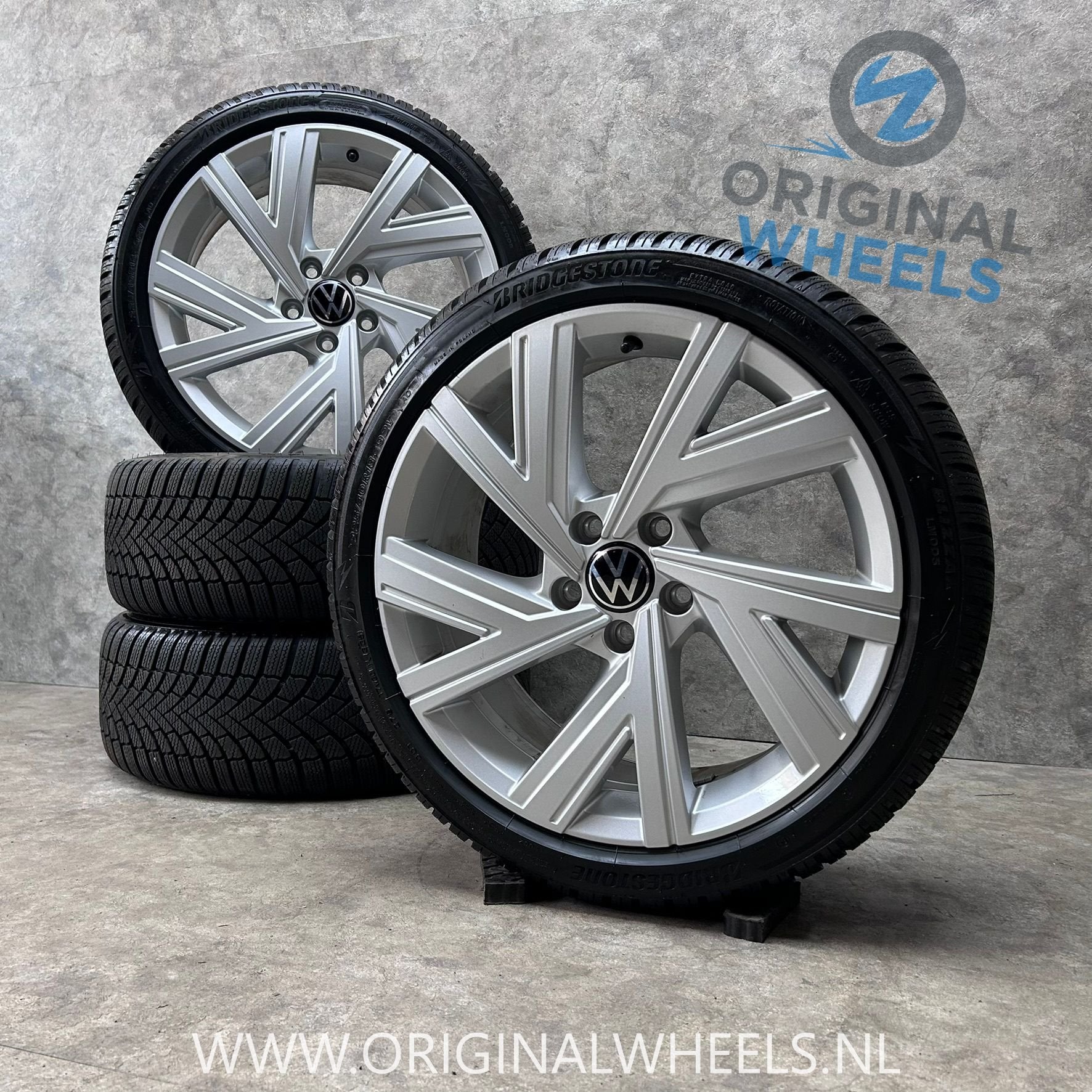 18 inch originele Bergamo velgen + winterbanden VW Golf 8