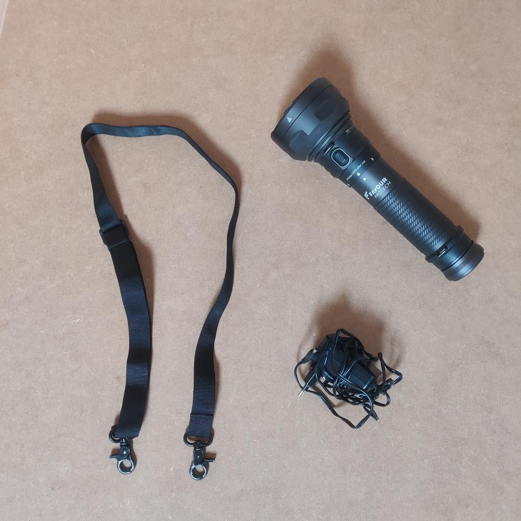 Favour Protect T2417 XHP Cree Zaklamp - 12000 Lumen, Ophalen of Verzenden, Zo goed als nieuw, Accu