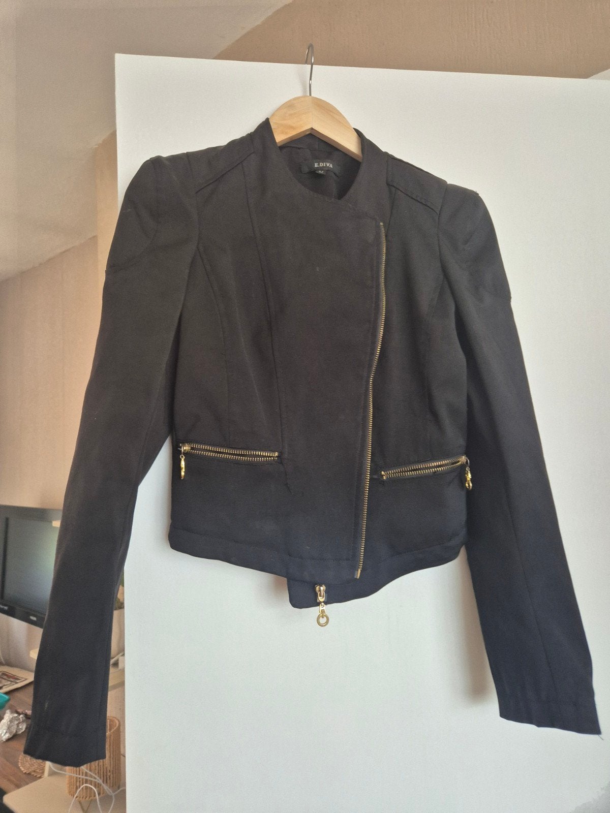 Zwart jasje met gouden ritsen - E.Diva, Kleding | Dames, Jassen | Zomer, Zo goed als nieuw, Maat 36 (S), Zwart, Ophalen of Verzenden
