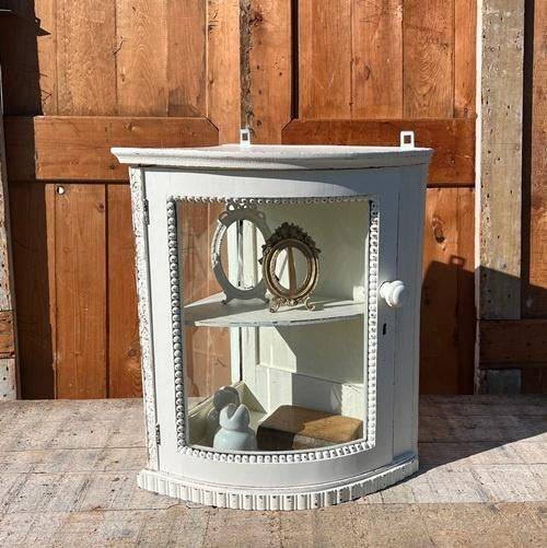Vitrine kastje wit sier hoek pronk brocante 52,5 cm hoog, Ophalen, Brocante landelijk, Minder dan 100 cm, 25 tot 50 cm