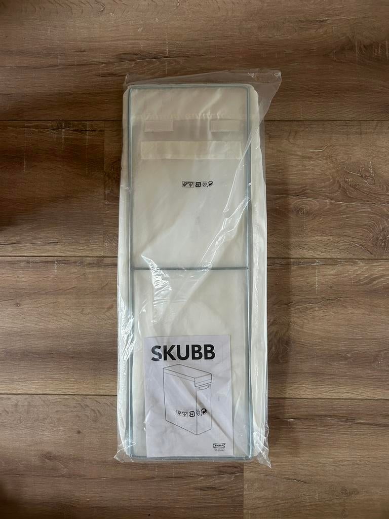 SKUBB Waszak met standaard, wit, 80 L, IKEA, Huis en Inrichting, Ophalen, Overige materialen, Mand, Nieuw