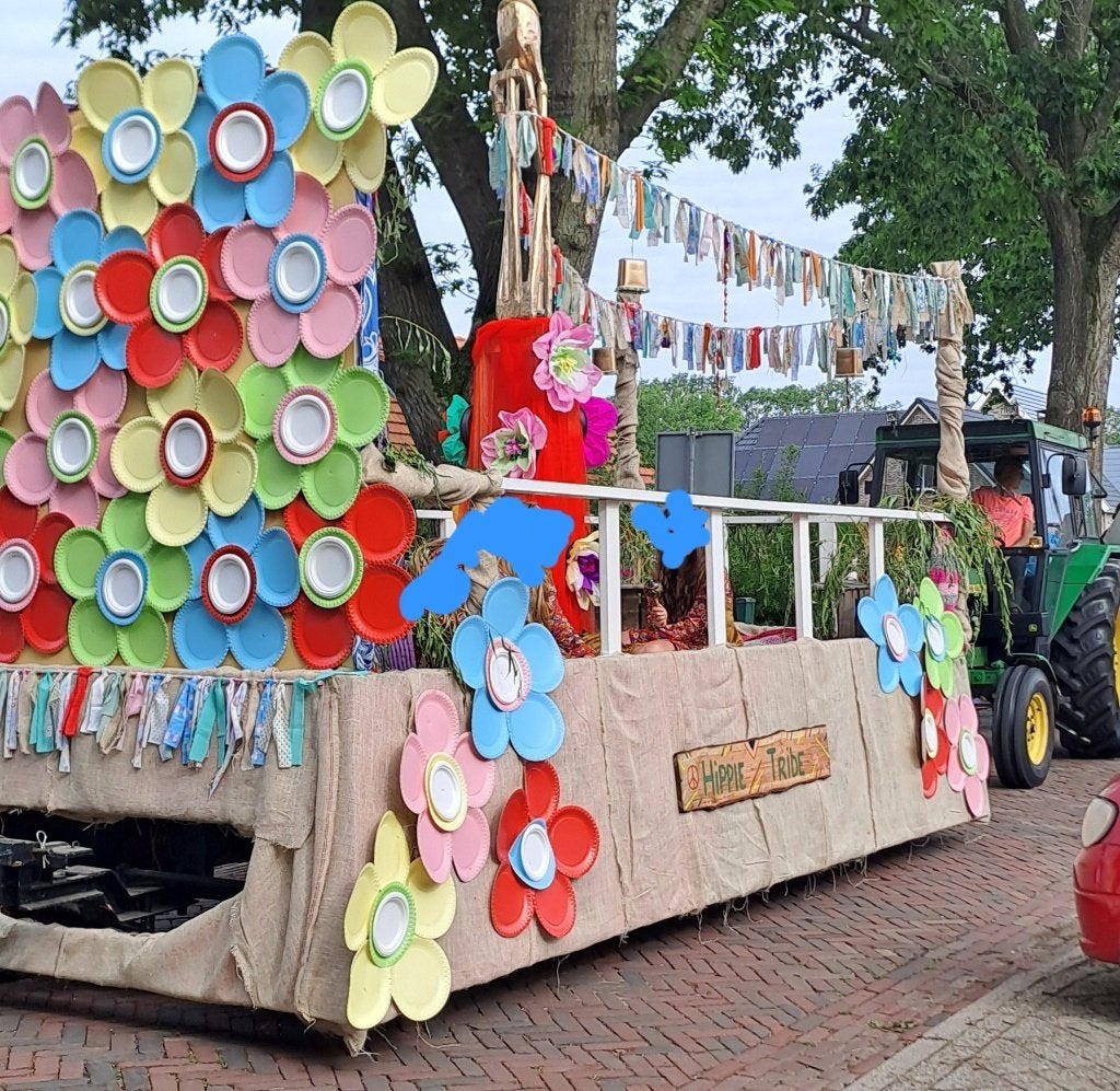 Versierde wagen te huur  1e prijs Uffelte, Hobby en Vrije tijd, Feestartikelen | Verhuur, Ophalen, Nieuw, Carnaval