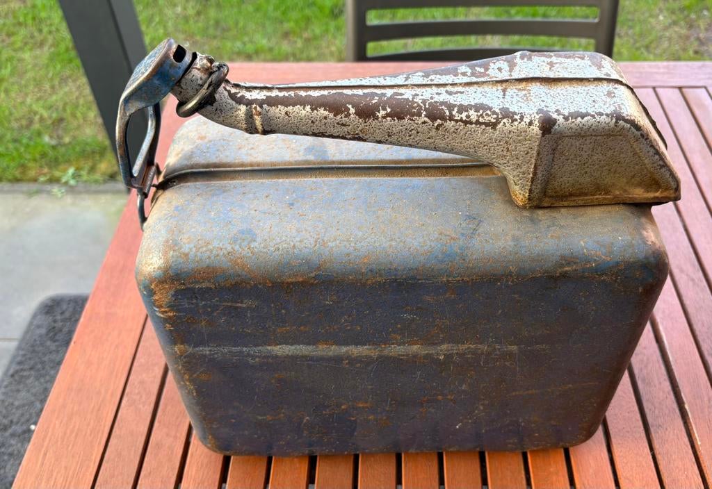 Allboy jerrycan, Ophalen