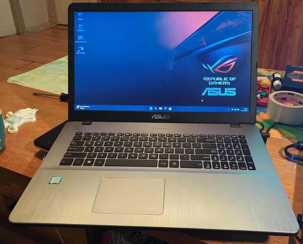 Asus vivobook 17, Windows 11, Office en antivirus, Met videokaart, 2 tot 3 Ghz, Qwerty, 628gb
