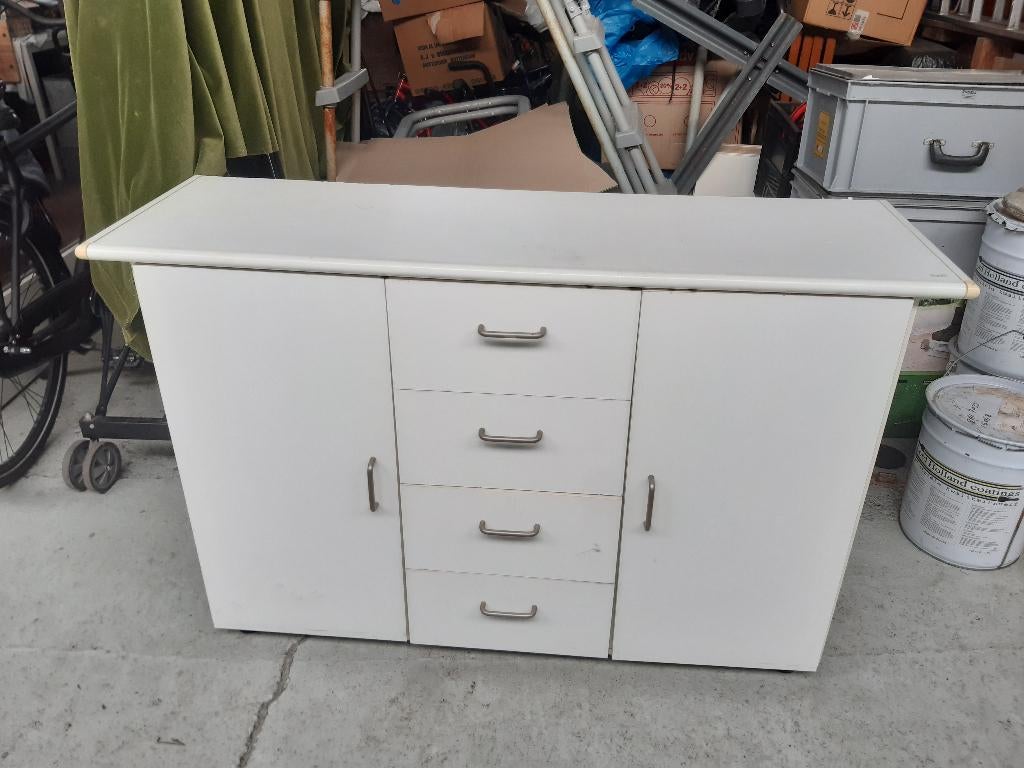 Mooie witte kast, Ophalen, Gebruikt, 25 tot 50 cm, Met deur(en)
