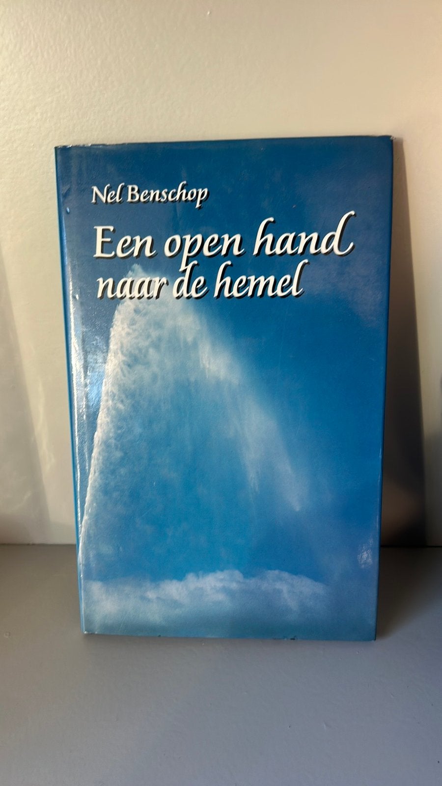 Een open hand naar de Hemel Nel Benschop, Ophalen of Verzenden, Zo goed als nieuw