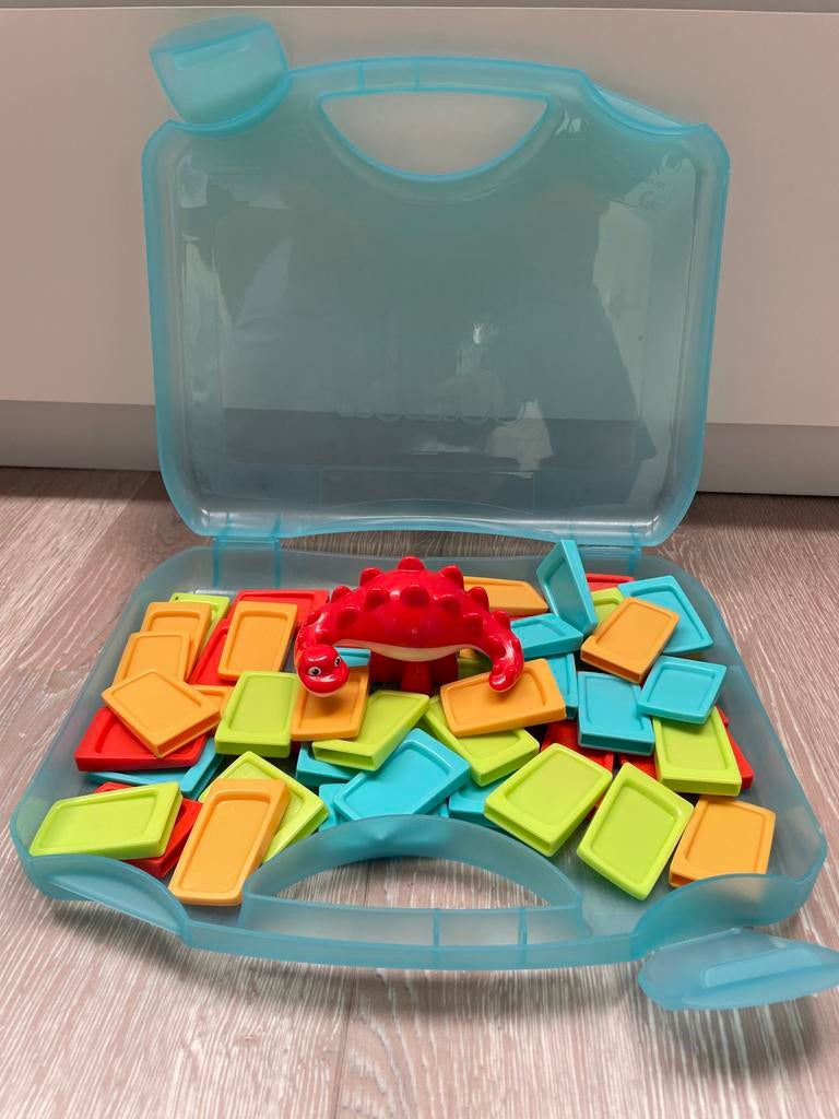 Domino junior twister dino met opbergkoffer zgan, Ophalen of Verzenden, Zo goed als nieuw, Bouwen