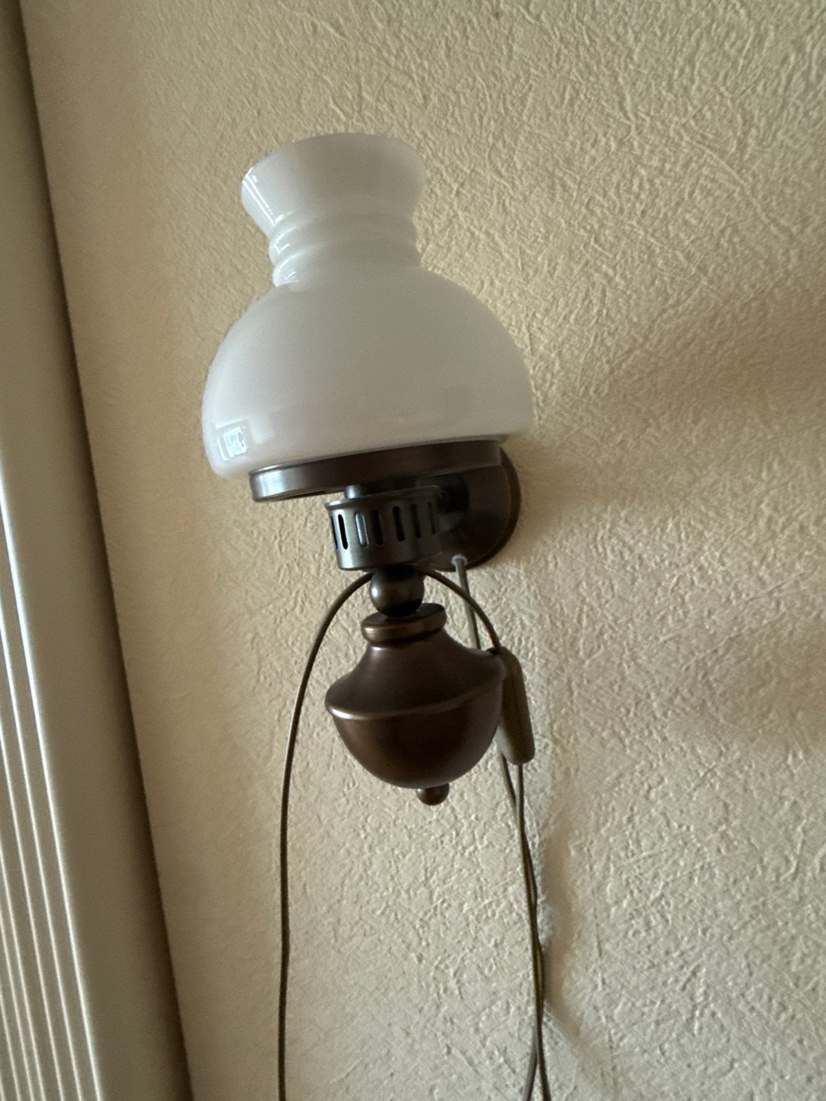 Klassieke wandlamp met melkglas kap, Ophalen, Met snoer/stekker, Bruin, E27 (groot)