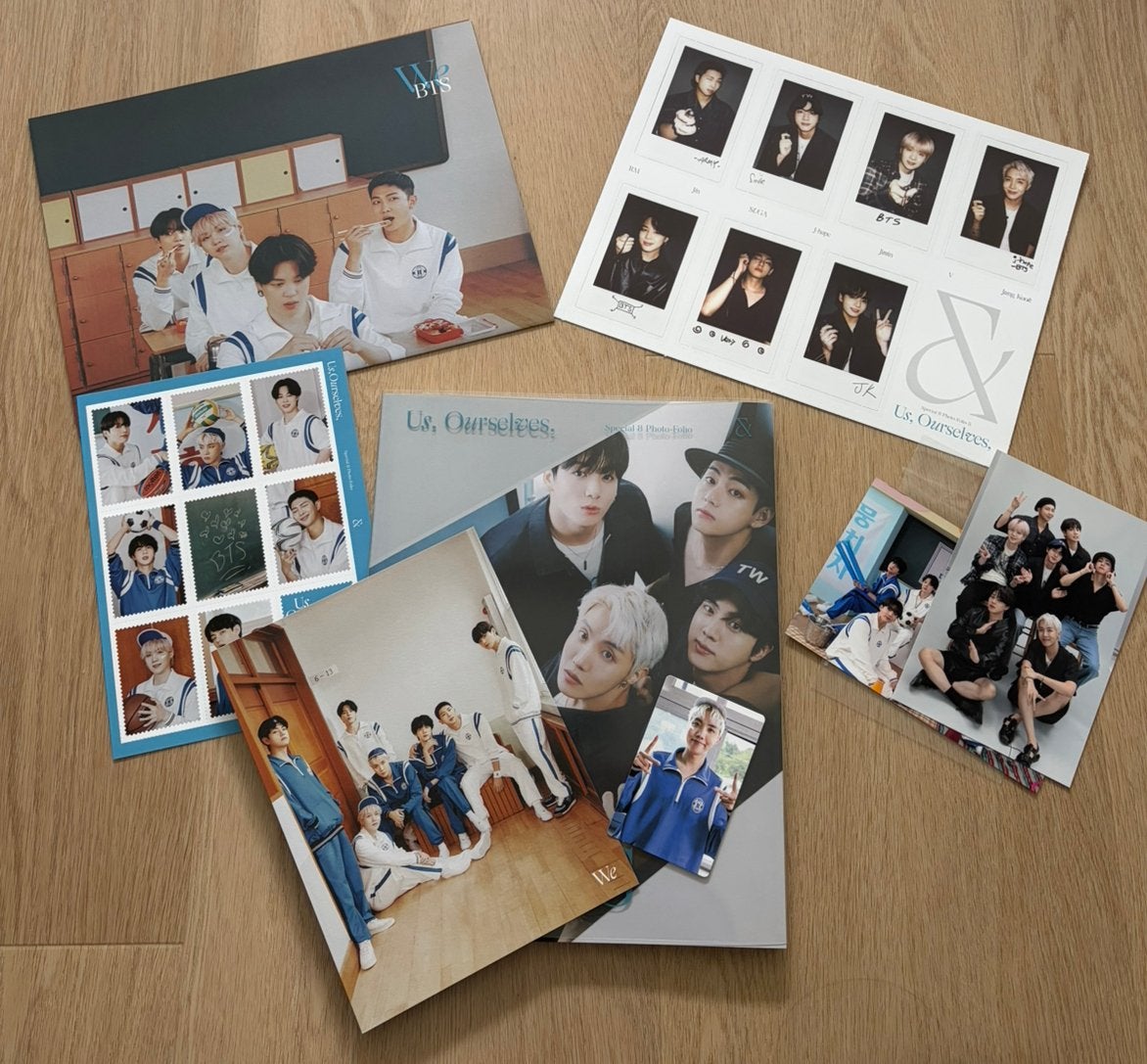 BTS Special 8 photo folio - Us, Ourselves, and BTS WE, Ophalen of Verzenden, Zo goed als nieuw, Boek, Tijdschrift of Artikel