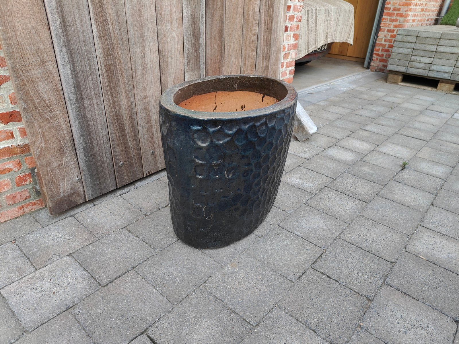 Grote ovale bloempot, donkerblauw geglazuurd, Tuin en Terras, Bloempotten, Ophalen