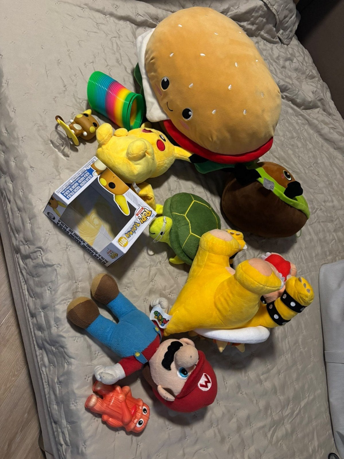 Diverse knuffels en speelgoed - Pikachu, Mario, Hamburger, Ophalen, Gebruikt, Overige typen, Middelgroot (20 tot 80 cm)