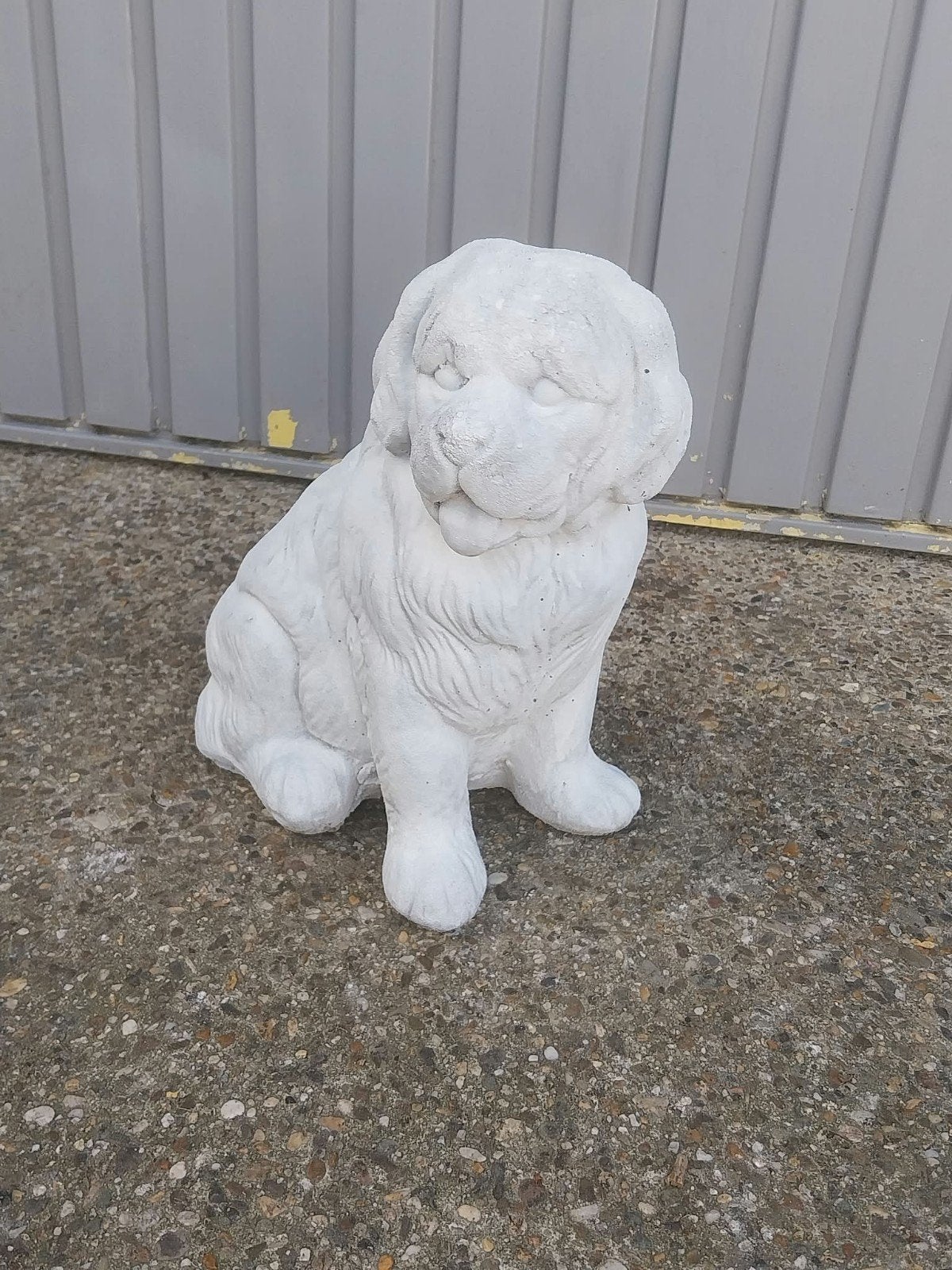 Betonnen tuinbeeld hond, Tuin en Terras, Ophalen, Zo goed als nieuw, Beton, Dierenbeeld