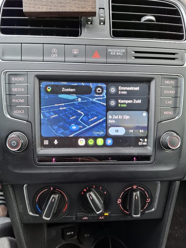 Volkswagen Polo 1.2 TSI 90 PK Apple carplay/ Android auto, Auto's, Volkswagen, Voorwielaandrijving, 40 €/maand, Zwart, 4 cilinders