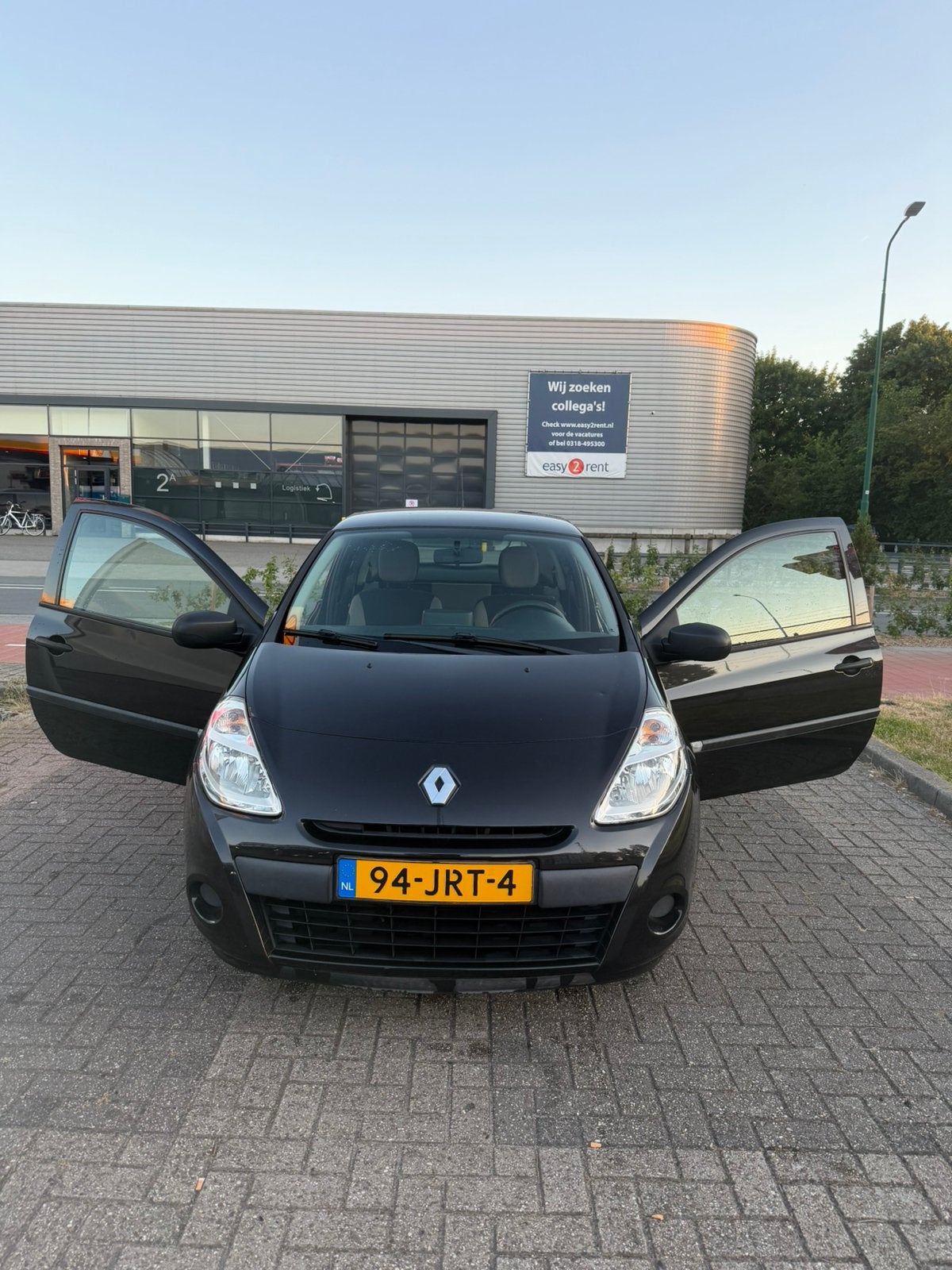 Renault Clio 1.2 16V 75 pk 3D 2009 Zwart NIEUWAPK 15-08-2027, Voorwielaandrijving, Trekhaak, 74 pk, 4 cilinders