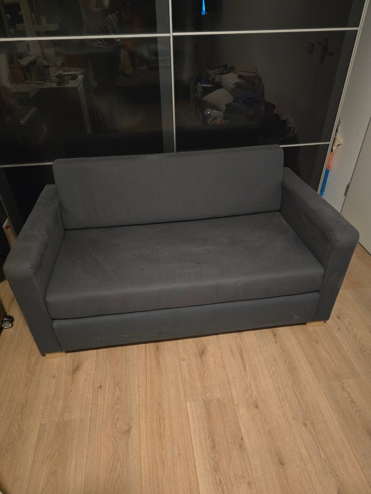Compacte slaapbank - Ideaal voor kleine ruimtes, Ophalen of Verzenden, Gebruikt, Grijs, 140 cm
