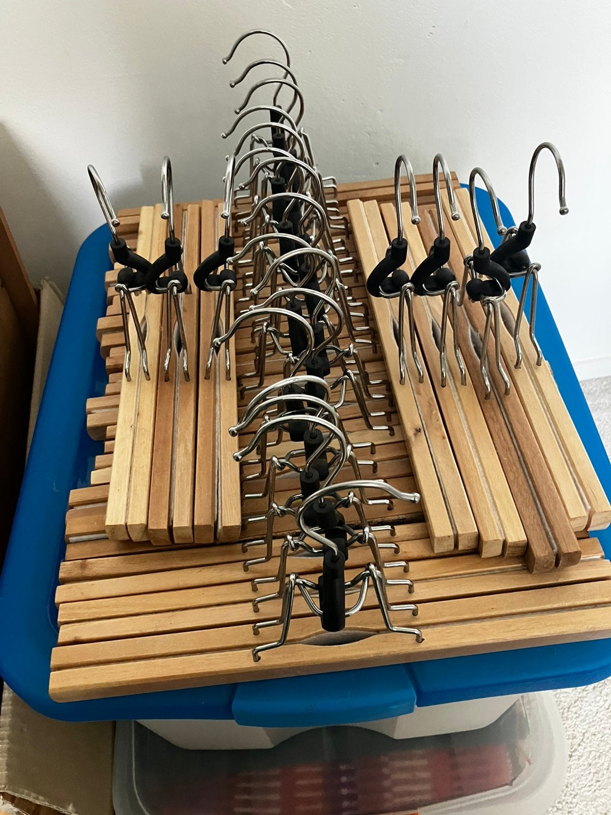 Kleerhangers voor rokken, broeken, Ophalen of Verzenden, Zo goed als nieuw, Hout, Kinderen en Volwassenen