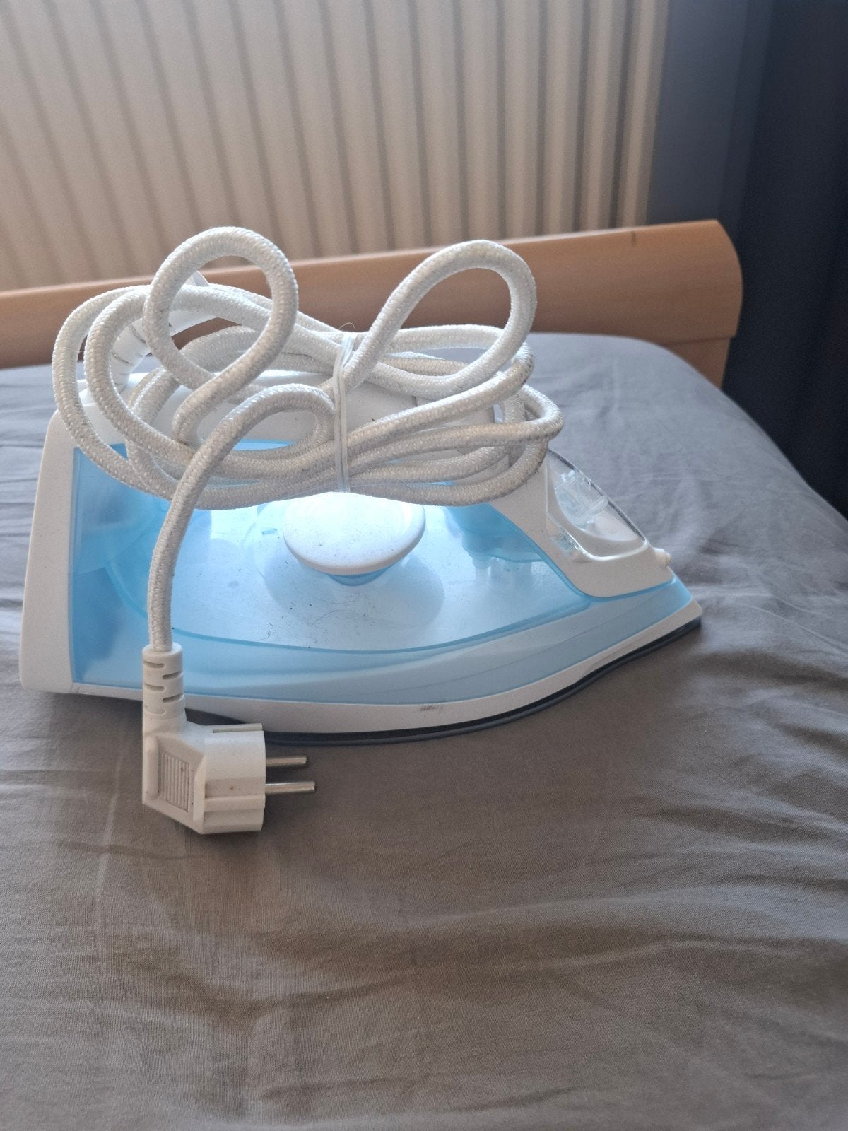 Strijkijzer met snoer - 2000W - Wit/Blauw, Ophalen of Verzenden, Gebruikt, Strijkijzer met snoer