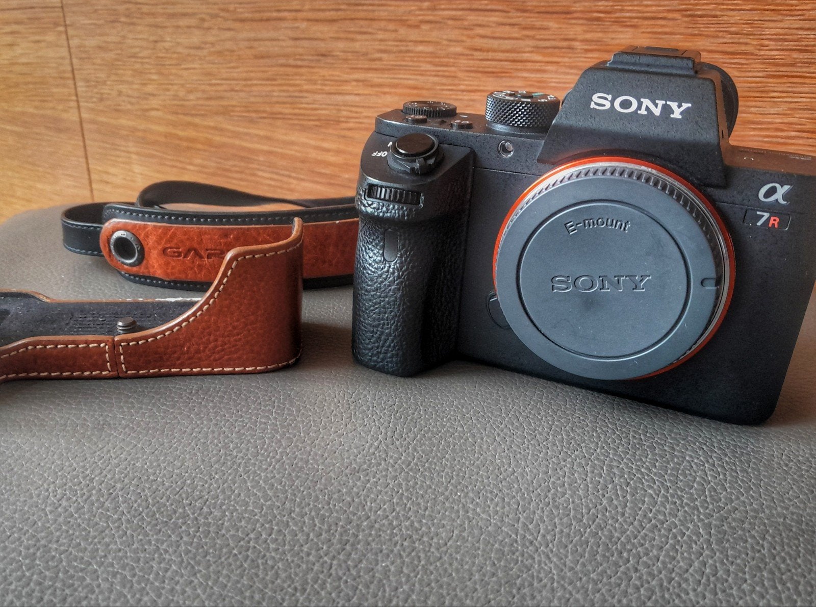 Sony A7rii (R II) 5600 clicks + extra's, Audio, Tv en Foto, Fotocamera's Digitaal, Ophalen of Verzenden, Zo goed als nieuw, Accu