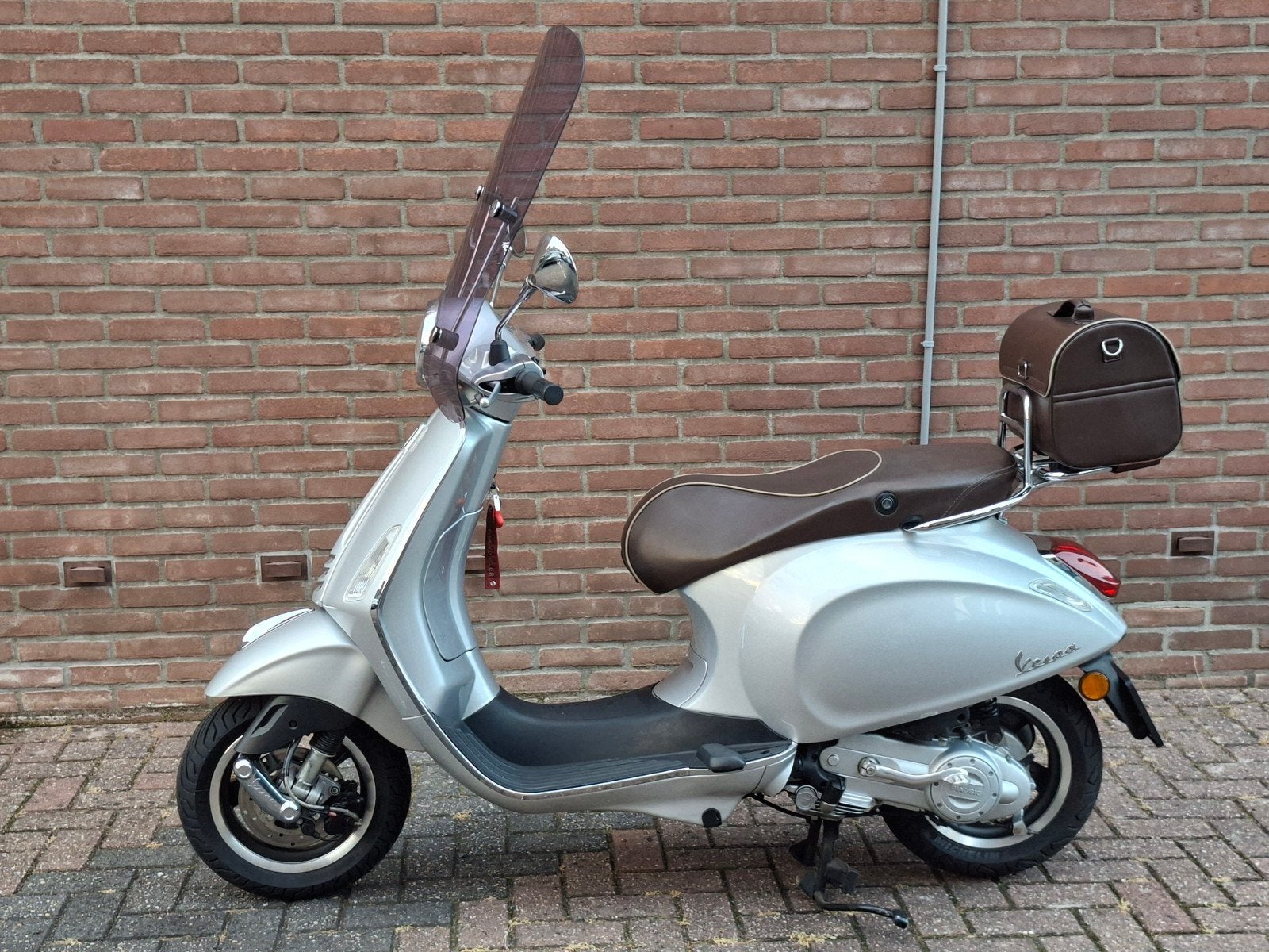 Vespa Primavera 70th Anniversary Edition, Ophalen of Verzenden, Zo goed als nieuw, Benzine, Maximaal 25 km/u
