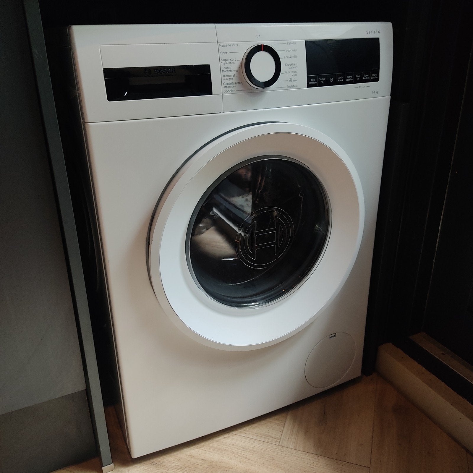 Gloednieuwe BOSCH WGG04407NL Serie 4 ActiveWater Plus, Witgoed en Apparatuur, Wasmachines, Ophalen, 1200 tot 1600 toeren, 8 tot 10 kg