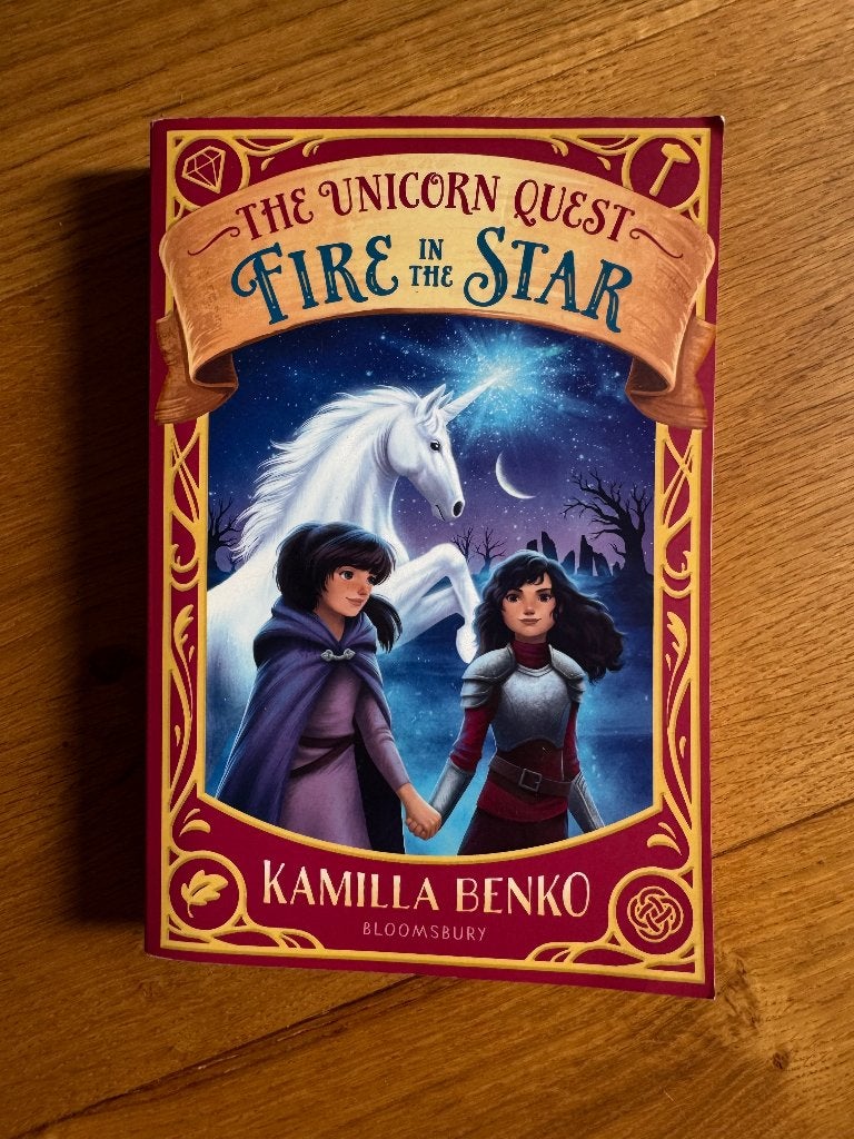 A Unicorn Quest A Fire in the Star book (Engels), Ophalen of Verzenden, Zo goed als nieuw