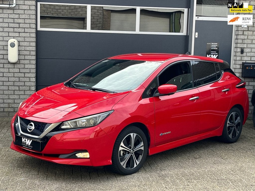 Nissan LEAF N-Connecta 40 kWh en voor THUIS BATTERIJ !, Auto's, Nissan, Stof, Gebruikt, Zwart, 150 pk