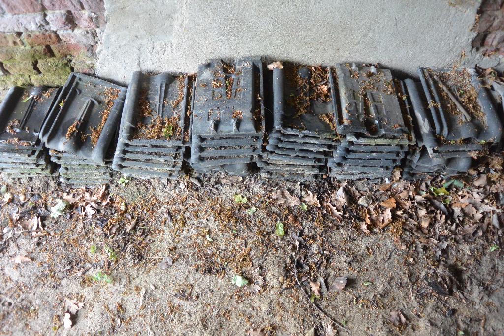 Dakpannen, Doe-het-zelf en Verbouw, Dakpannen en Dakbedekking, Ophalen, Gebruikt, Steen of Klei, Zwart