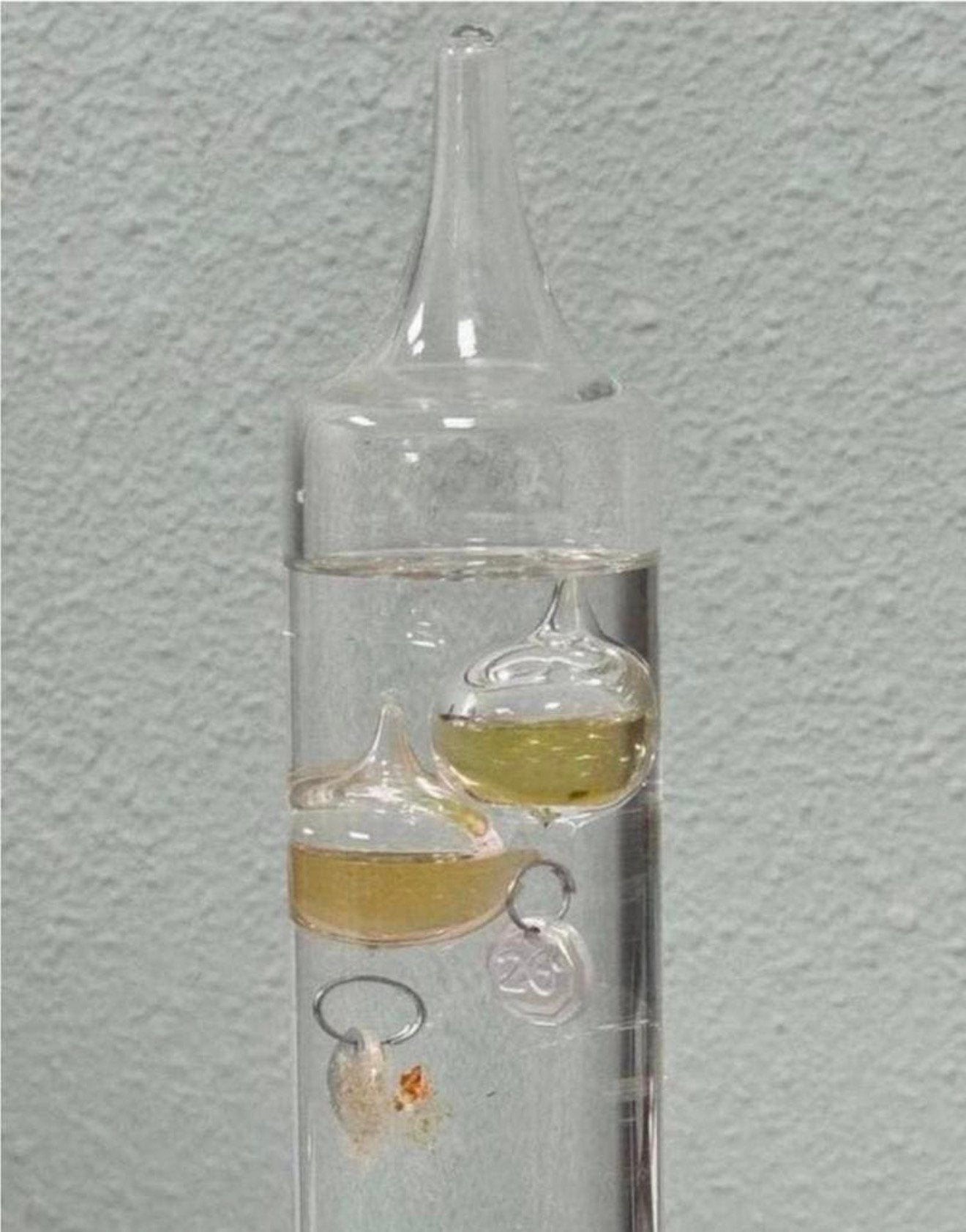 Vintage glazen Galileo-thermometer 34 cm vloeistof gevuld, Huis en Inrichting, Glas, Ophalen of Verzenden, Zo goed als nieuw, H
