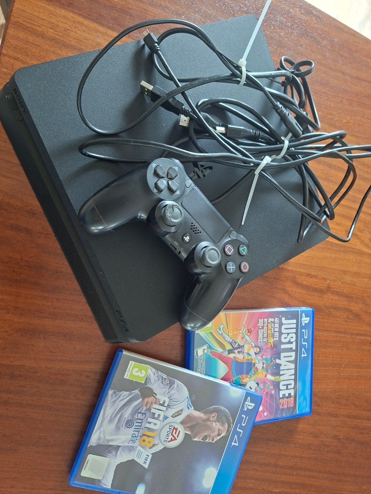 PlayStation 4 Slim met 1TB opslag en 2 games, Ophalen, 1 TB, Met 1 controller, Original